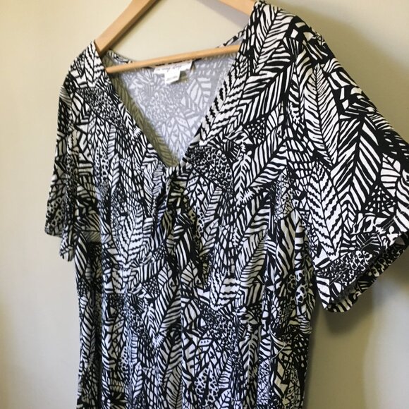 Penningtons Tropical B&W Leaf Bow Tie Collar Viscose Tee - Picture 4 of 12